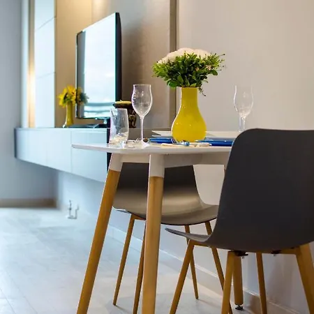 شقة Stylish Studio, Centre - Private Parking - Panoramic Views سكوبجي