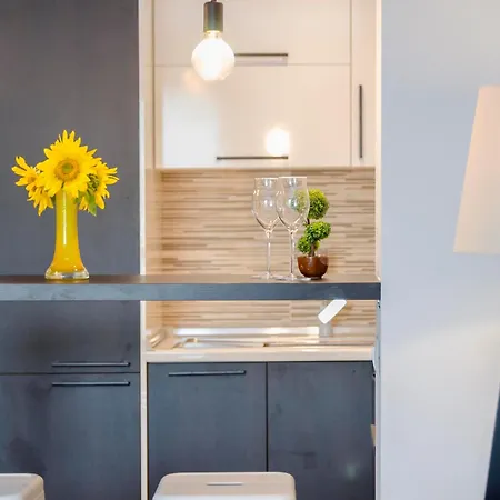 Stylish Studio, Centre - Private Parking - Panoramic Views * Skopje