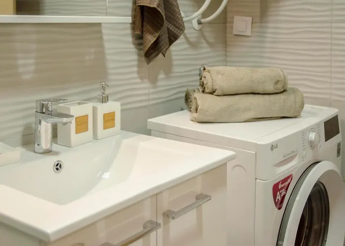 Stylish Studio, Centre - Private Parking - Panoramic Views *