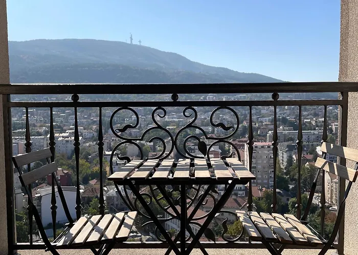 Stylish Studio, Centre - Private Parking - Panoramic Views Apartament Skopje