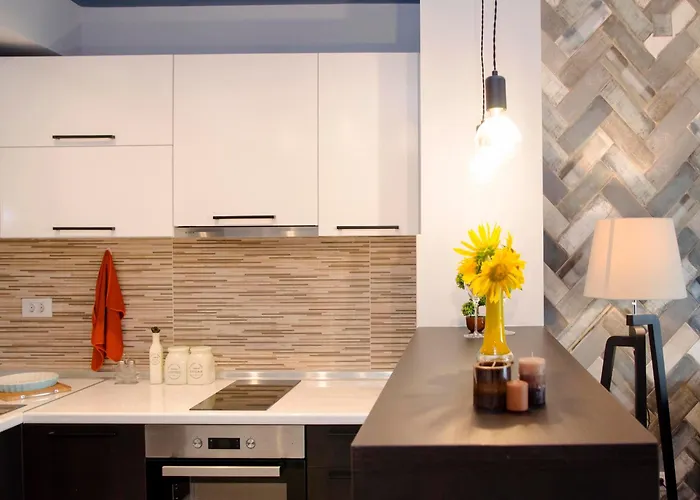 Stylish Studio, Centre - Private Parking - Panoramic Views *