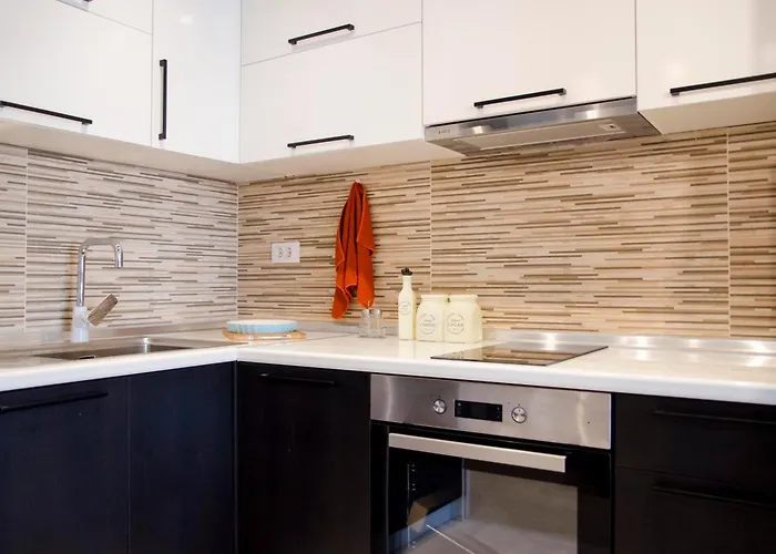 Stylish Studio, Centre - Private Parking - Panoramic Views Lägenhet